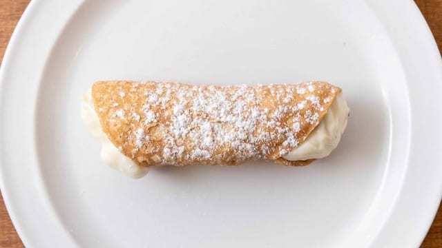 Cannoli.